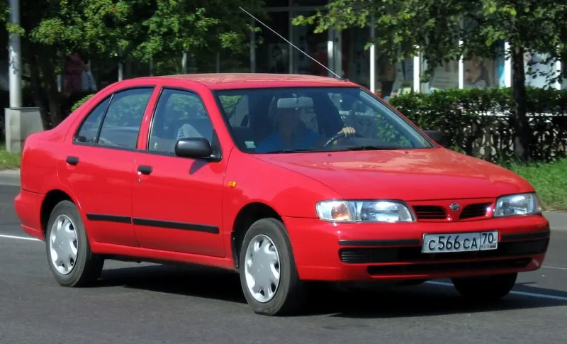 Nissan Almera First generation (1995–2000)