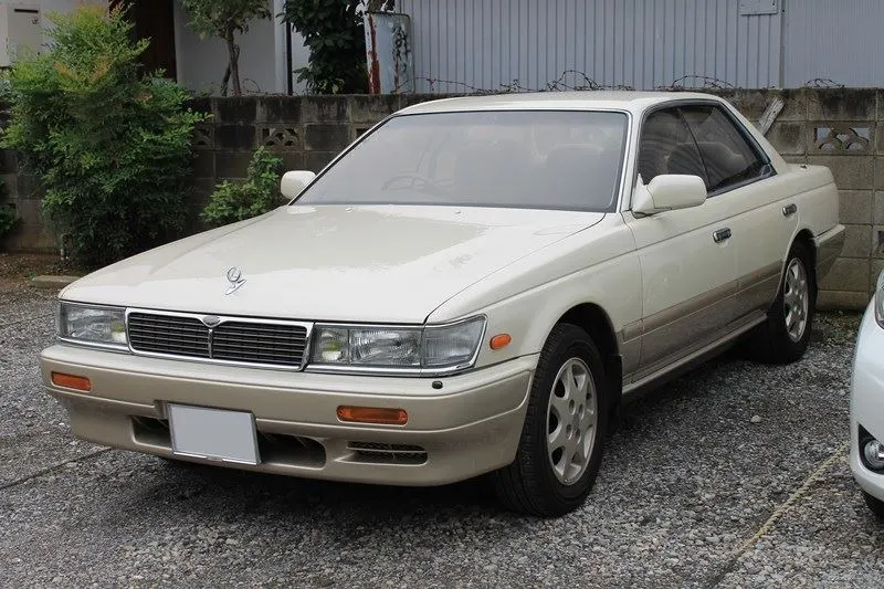 Nissan Laurel Nissan Laurel (1989–1993)