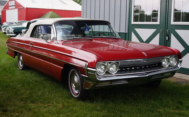 Oldsmobile Delta 88 Fifth generation (1961–1964)