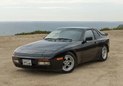 Porsche 944