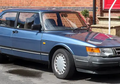 Saab 900