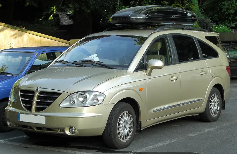 Ssangyong Rodius First generation (2004–2012)