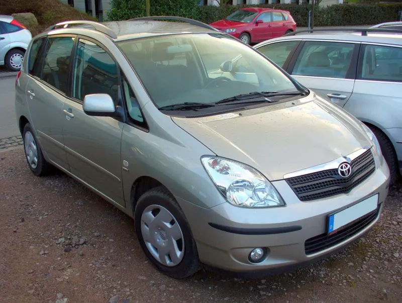Toyota Corolla Verso First generation (E120) (2001–2004)