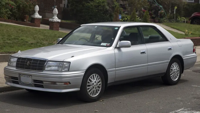 Toyota Crown Tenth generation (1995–1999)