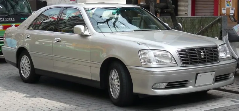 Toyota Crown Eleventh generation (1999–2003)