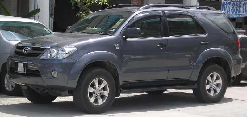Toyota Fortuner First generation (2004–2015)