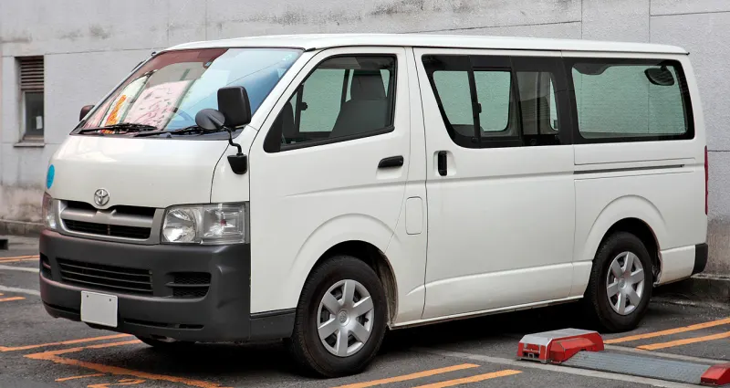 Toyota Hiace Fifth generation (2004–2019)