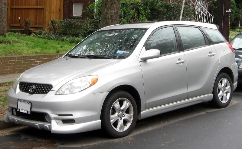 Toyota Matrix First generation (2002–2007)