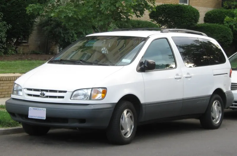 Toyota Sienna First generation (1997–2002)