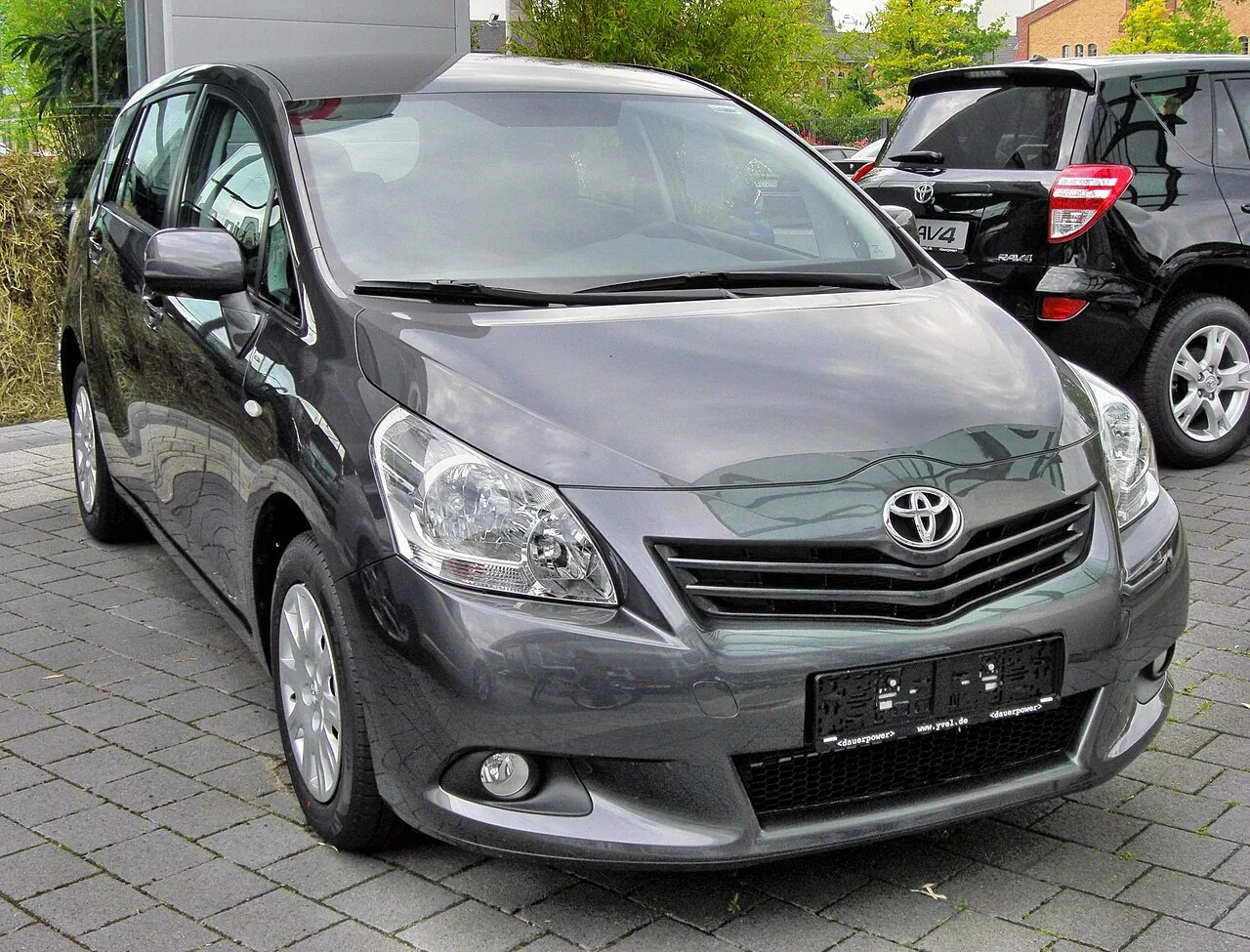 Toyota Verso — AR20 (2009–2018)