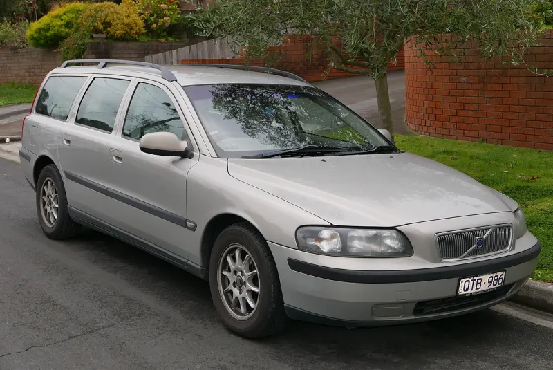 Volvo V70 Second generation (2000–2007)